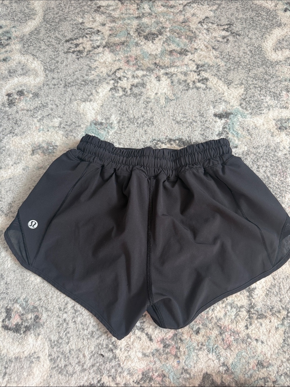 Lululemon Hotty Hot Short II *2.5" - Picture 4 of 10